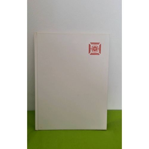 Livre Collection De Peinture Des Régions De Minorités Ethniques De Chine. Broché De 149 Pages. Nombreuses Photos De Beauté Et De Qualité Exceptionnelle Grand Format 29 X 22 X2 Cm.