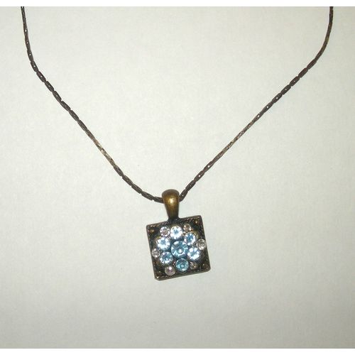 Chaîne Et Pendentif Bleu Avec Strass Yves Rocher