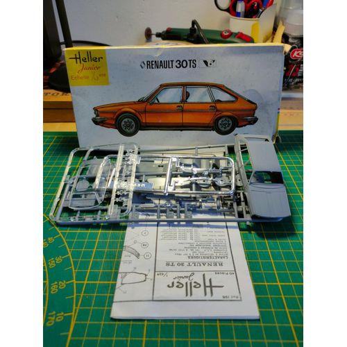 Maquette Voiture Heller 1/43 : Renault 30ts ( Rare )-Heller