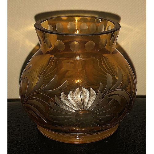 Vase miniature en verre gravé en cristal de Bohème