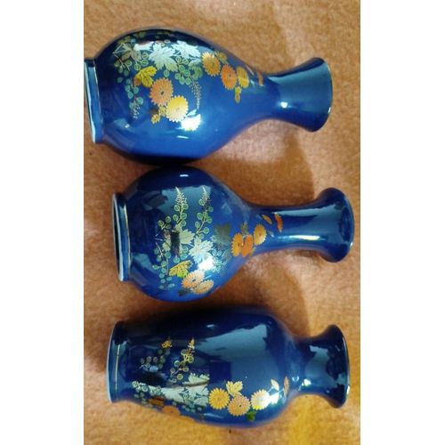 Trois vase ancien
