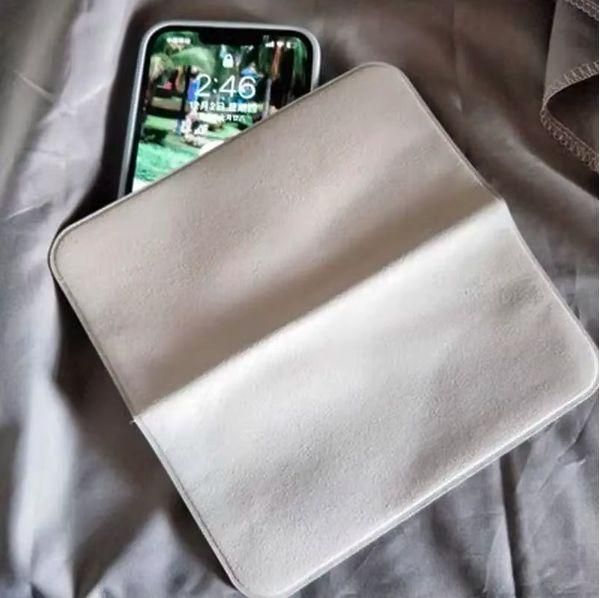 Chiffonnette Microfibre blanche pour �crans Apple - 10
