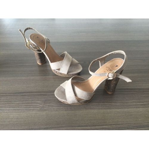 Chaussures À Talons - 37