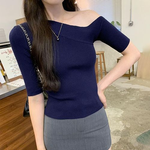 T-Shirt À Manches Courtes À Épaules Dénudées Unique Et Spécial Pour Femme En Été Avec Un Sens Du Design De Niche