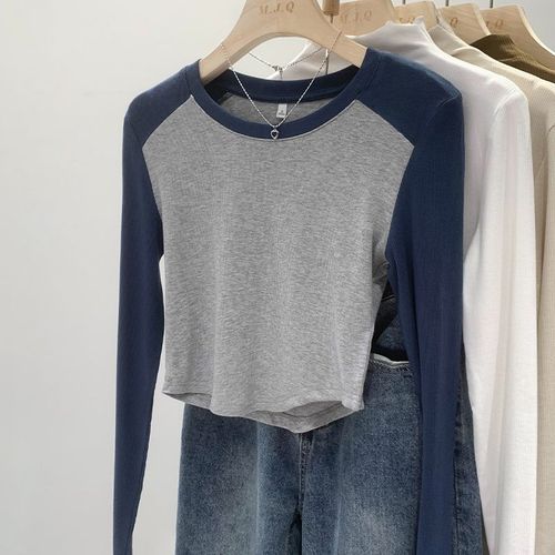 T-Shirt Rétro Américain À Manches Longues Pour Femme Au Début De L'automne, Une Chemise À Fond Avec Un Sens Du Design Et Un Haut Court
