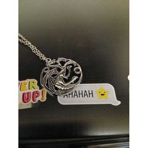 Collier Avec Un Pendentif Dragon