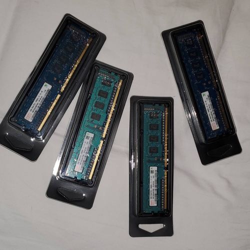 Lot de 4 barrettes de Mémoire Hynix 2GB 1Rx8 PC3 - 10600U - 9 - 10 - A0 HMT325U6BFR8C - H9 N0 AA