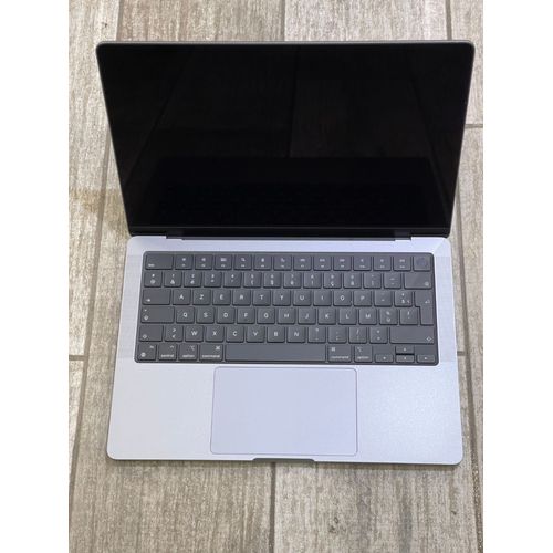 Apple MacBook Pro 2023 - 14" M3 - Ram 16 Go - SSD 512 Go