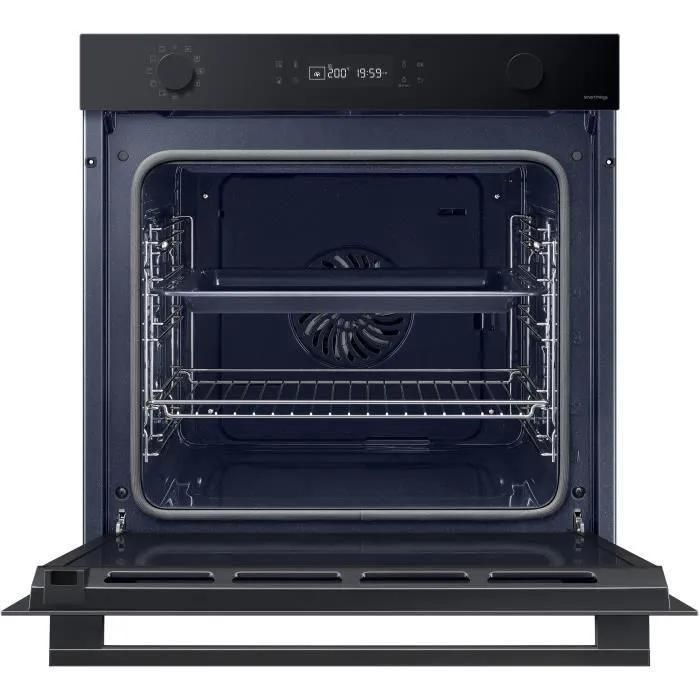 Samsung Series 4 NV7B41307AK Four Noir propre - 2