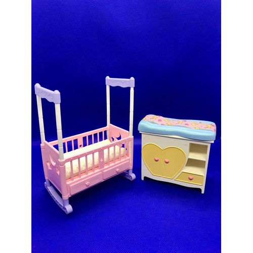 Rare Lot Barbie Mattel Lit À Bascule Berceau Matelas Table À Langer 2003 2005 Kelly Midge Bébé Enfant Maison Poupée Dollhouse