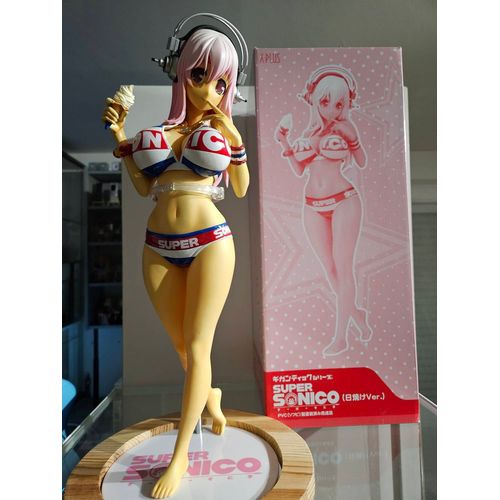 Figurine Super Sonico Version Limitée Sunburn Série Gigantic (X-Plus)