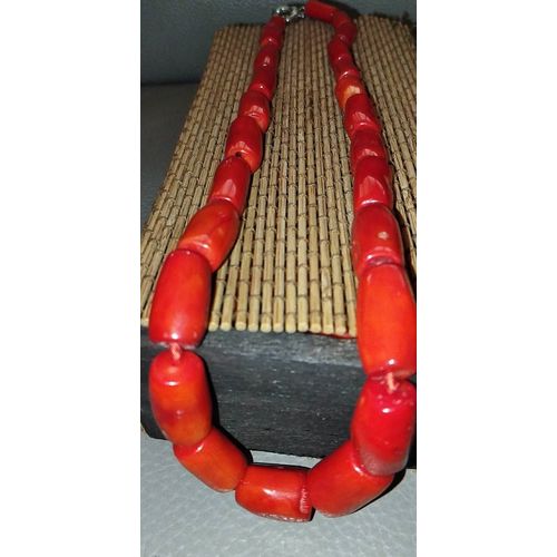 Superbe Collier En Perles Bambou Naturelles, 60cm  Aux Nuances Rouge Évoquant Les Trésors Des Profondeurs Méditerranéennes. Originaire Des Côtes Italiennes, Il Est Issu D¿Un Savoir-Faire Artisanal Met
