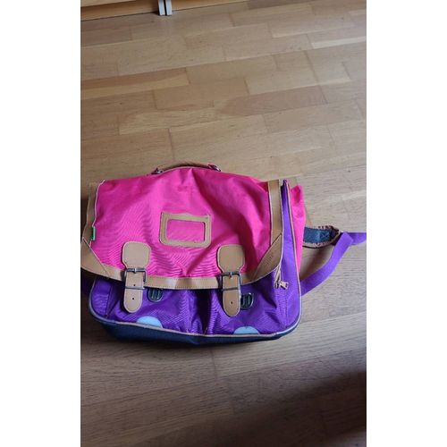 Cartable tanns bon état. 15 euros