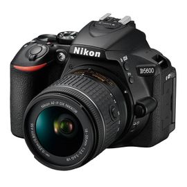 Nikon D5600 + AF-P 18-55 mm VR