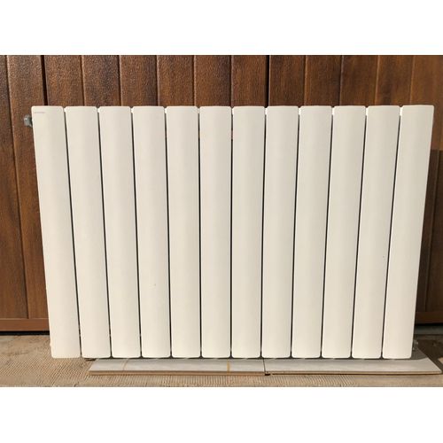 Radiateur aluminium Leroy Merlin 68 x 96 cm grande longueur avec kit de connection et supports muraux