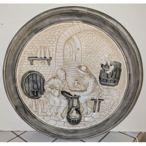 Assiette Décorative en Plâtre et en Relief - Cave