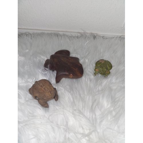 Lot de 3 grenouilles décoratives en bois