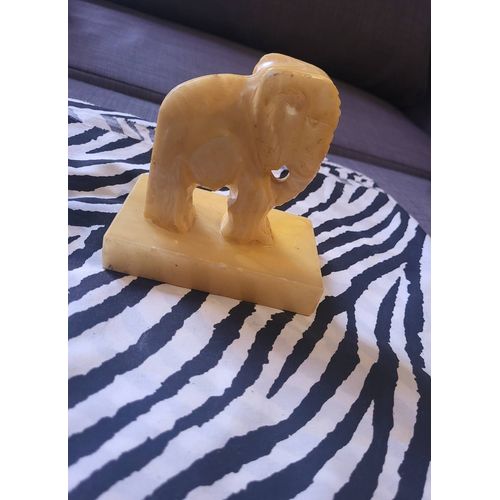 Statuette elephant en marbre