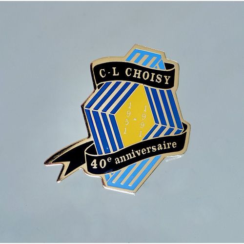 Pins Voiture Logo Renault . 40 È Anniversaire 1951-1991. C.L Choisy. Haute Savoie . Région Auvergne-Rhône-Alpes. Signé Arc En Ciel.