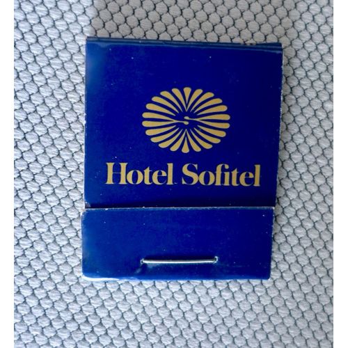 Pochette D'allumettes Pleine Philip Morris Super Lights. Hotel Sofitel Paris, Londres , New York..