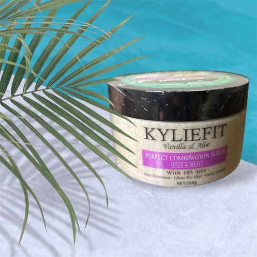 Exfoliant Bio Et Vegan À Base De La Vanille Et De L¿Aloe Verra. Ce Gommage Est Conçu Pour Tous Types De Peau. Riche En Vitamine C ,Permet D¿Éliminer Les Peaux Mortes Et De Traiter L¿Acné. 