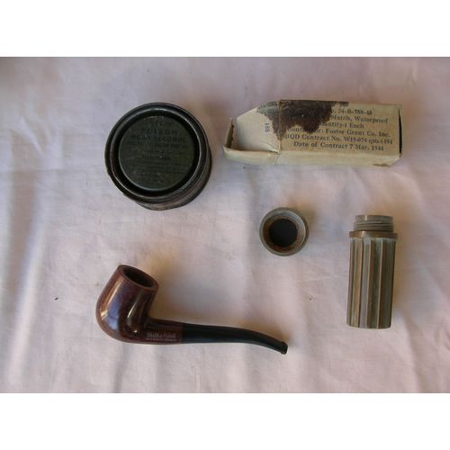 Ww2 Us Lot Fumeur Militaire Américain Pipe Et Boite Allumettes Etanche Et Emballage Et Combustible Référencés G.I. 39-45 4