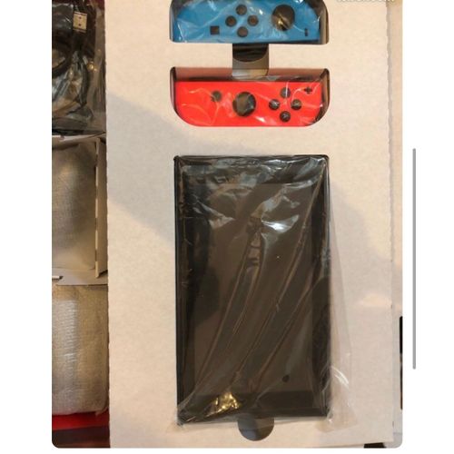 Switch Avec Accessoires Sa Boîte D'origine Et Ses Emballages, Vendue Avec 4 Jeux Fifa21, Nba21, Super Mario Bros.U Et Cérébrale Académie Avec Une Manette Et Aussi Une Glass De Protection De L¿Écran