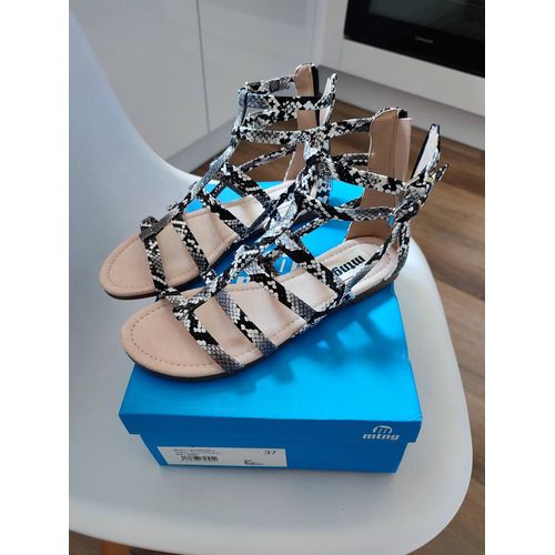 Chaussures Neuves Mustang Taille 37