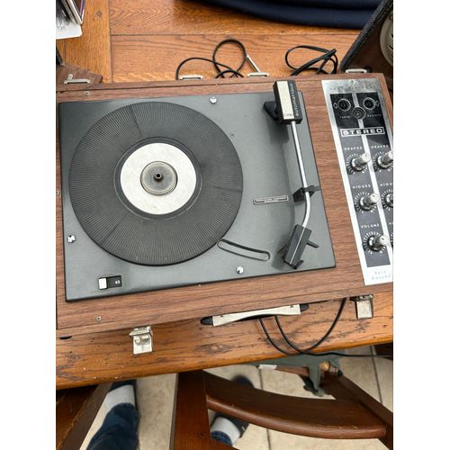 Pour collectionneur vintage malette portable platine vinyle Thomson avec hauts parleurs audax. Manque l aiguille de lecture 