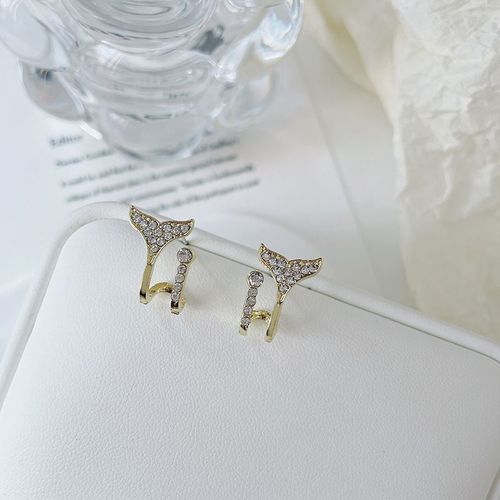 Petites Boucles D'oreilles En Forme De Queue De Poisson En Métal Doré Pour Femmes, Clous En Cristal Incurvés, Mini Décoration D'oreille Unique, Nouvelle Mode