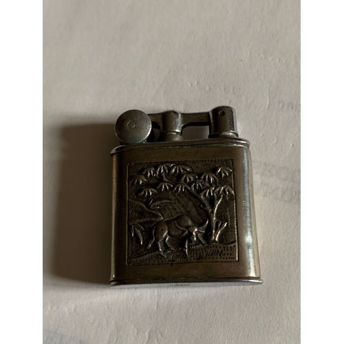 Briquet Myon  201  Gaine Argent , Indochine ,Motif Buffle  Et Paysan ,Briquet Essence