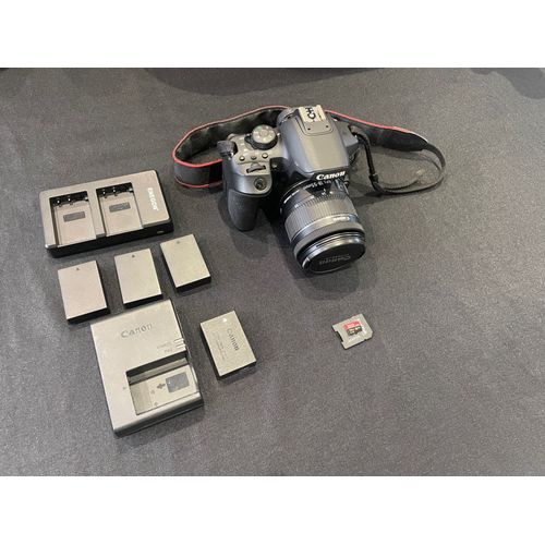 CANON EOS 850D 24.1 mpix + Objectif 18-55 (Batteries + carte mémoire)