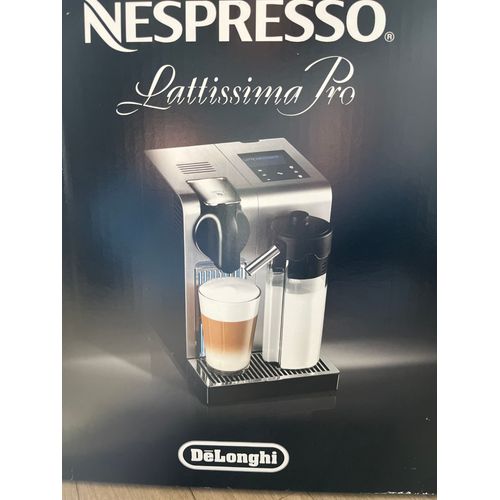 Machine à faire Nespresso Latissima Pro Délonghi.