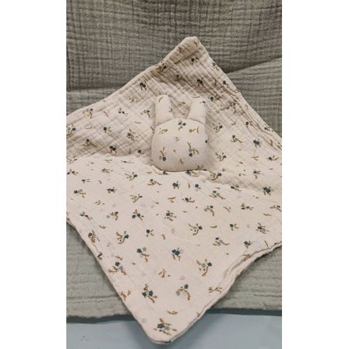 Doudou Lapin Gaze De Coton Fleuri Bleu Caramel Cyrillus