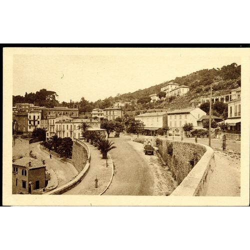 Carte Postale Bormes-Les-Mimosas, La Place Gambetta