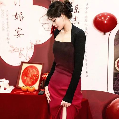 Robe De Mariée À Manches Longues De Couleur Bordeaux Dégradée Pour Les Fiançailles Au Printemps