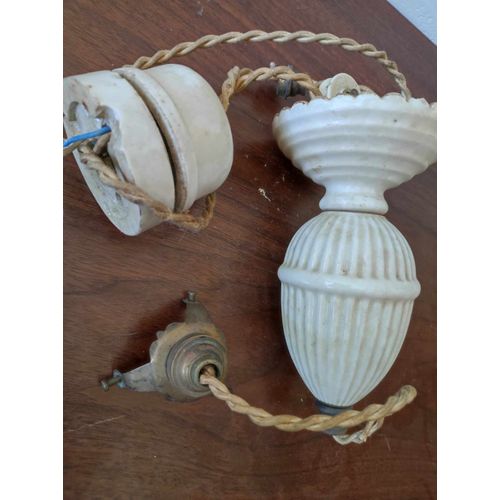 Ancienne Suspension Monte Et Baisse Complète Pour Plafonnier En Porcelaine Blanche