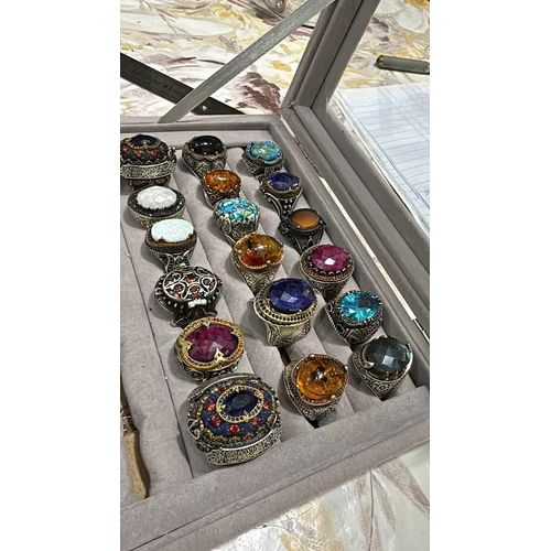 Bagues En Argent Et En Pierres Colorées....Vintage Maroc.