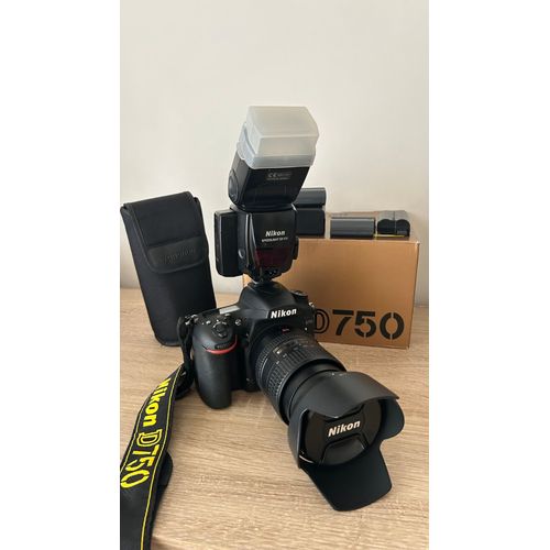 Nikon D750 24 Mpix + Objectif AF-S VR 18-200 mm + Flash Nikon D800 - Noir