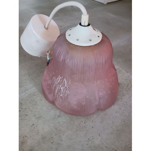 suspension en verre rose