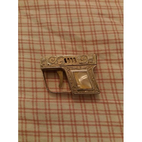 Briquet Forme De Revolver Ancien Années 60/70 Argenté Côté Nacre Penguin