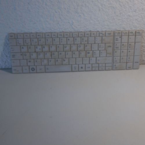 TOSHIBA SATELLITE C850 clavier AZERTY H000040150 H000044660 V130562BK1 0KN0-ZW4FR01