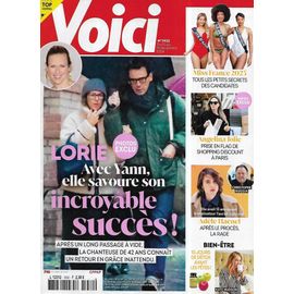 Voici N°1932 13/12/2024 Lorie/ Miss France 2025/ Adèle Haenel/ Angelina Jolie/ Taylor Swift/ Benjamin Biolay/ Le Tueur Au Smiley/ Claire Danes/ Faire Une Détox