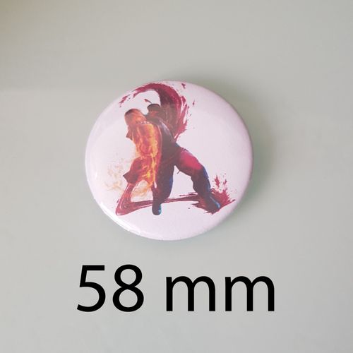 Ken, Le Combattant Américain Au Tempérament De Feu - Badge 58 Mm