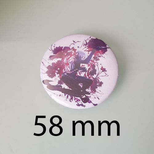 Juri, La Combattante Au Charisme Ténébreux - Badge 58 Mm