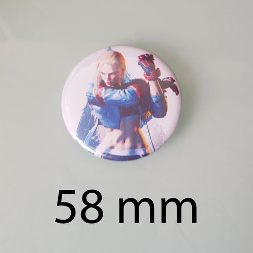 Cammy, L'agent Secret Britannique Au Combat Implacable - Badge 58 Mm