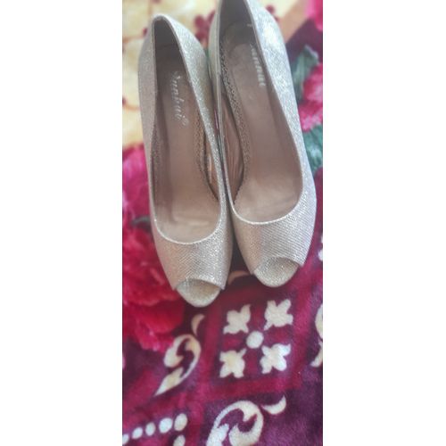 Chaussures Dorées. Pointure 37 Hauteur Talon : 8 Cm