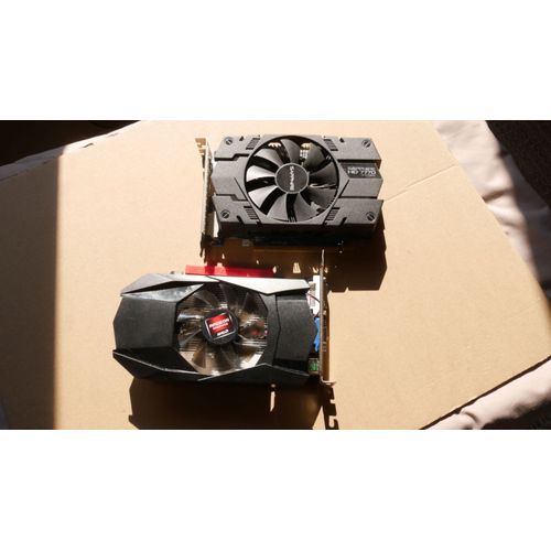 Vends deux cartes graphiques HD7770 Sapphire et ATI HD7670 . Les deux cartes sont anciennes mais opérationnelles.
