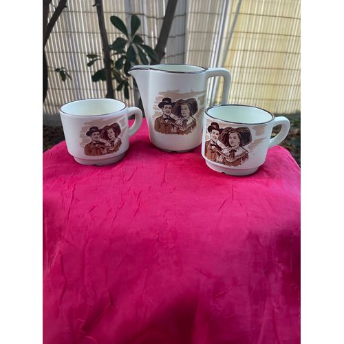 Service À Café, 2 Tasses Et Pot À Lait.