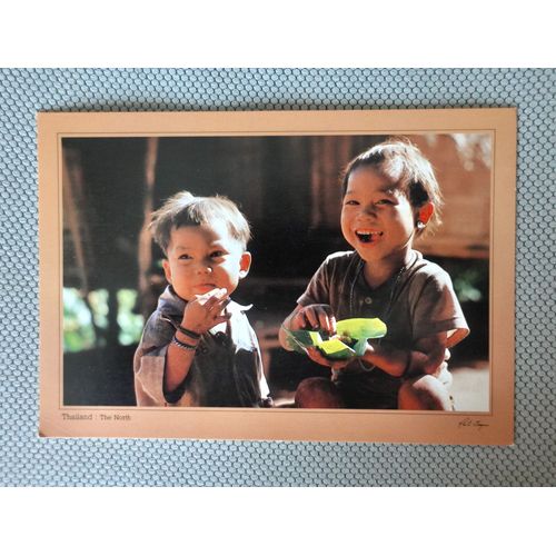 Carte Postale Enfants . Thailande, Le Nord. Photo Par Pisir Jiropas. Titre Par Keren Hiltribe : La Joie Et Bonheur Universels D'enfants